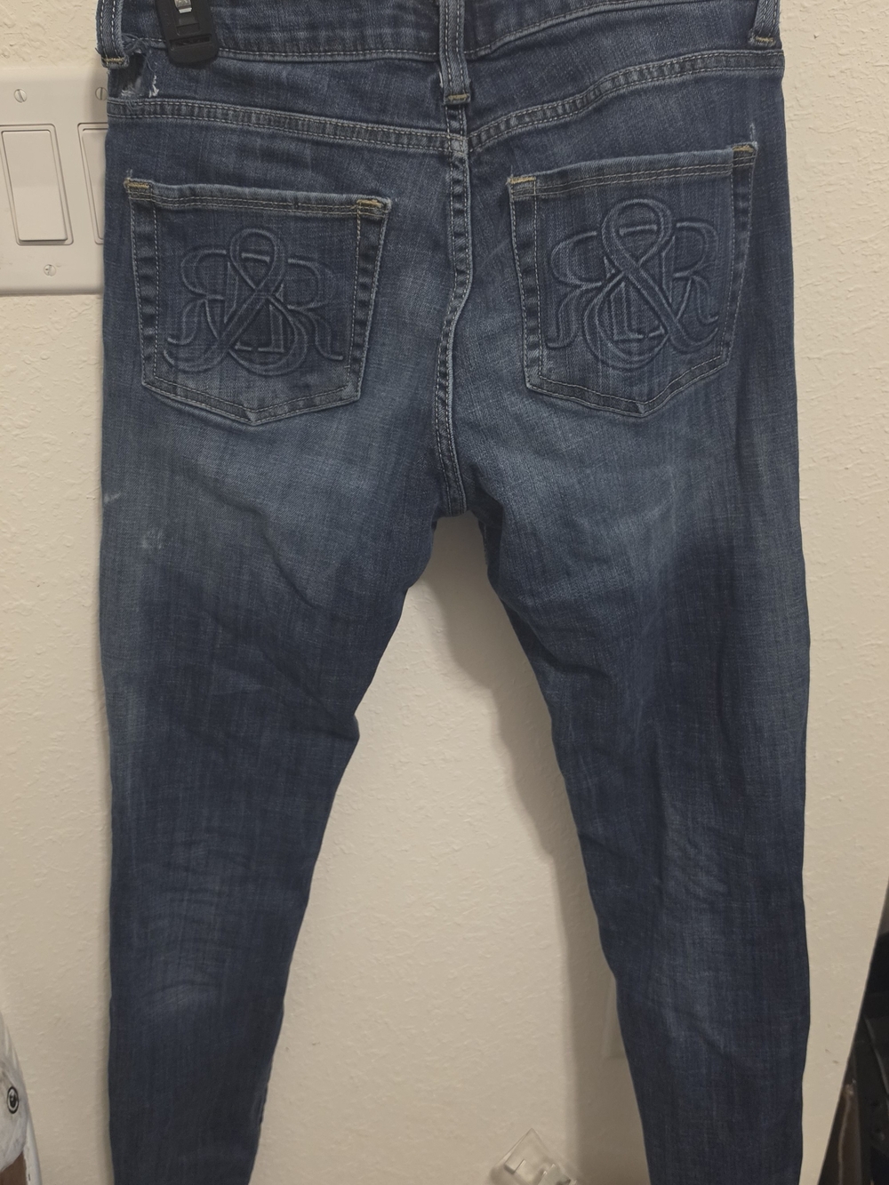 Rock & Republic Men's Dark Blue Skinny Jeans with Embroidered Back Pockets